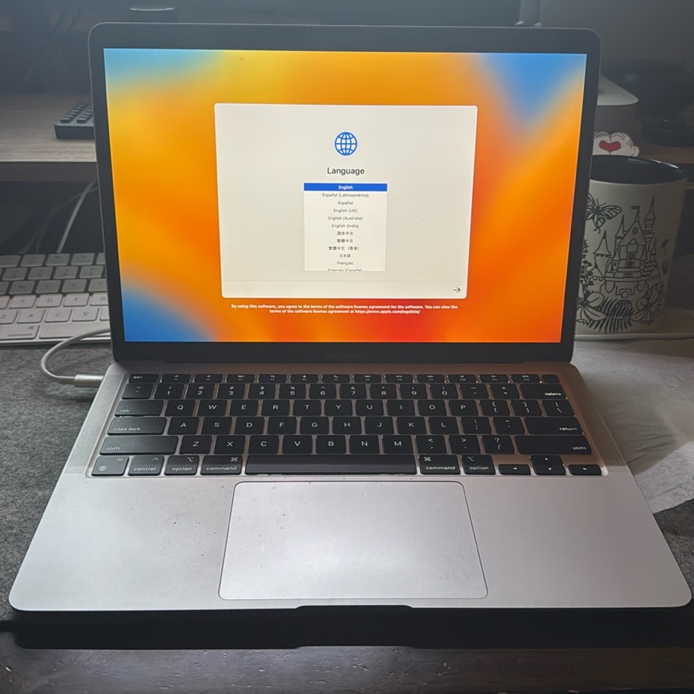 MacBook Air 13 Inch w/ M1 Chip